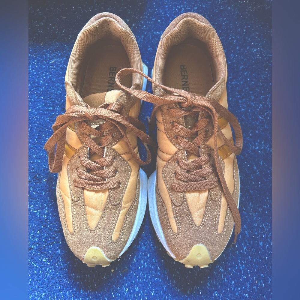Bernard chunky fashion sneakers, size 9